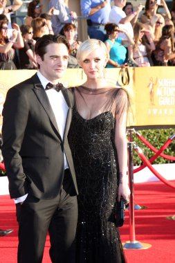 Vincent piazza ve ashley simpson