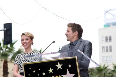 Jeremy Renner, Scarlett Johansson