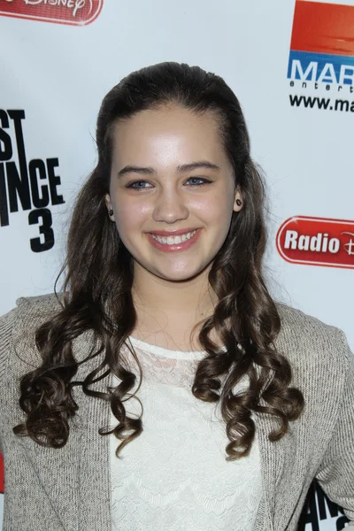 Mary Mouser — Stock Photo, Image
