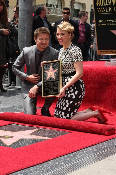 Jeremy Renner, Scarlett Johansson — Stock Fotó