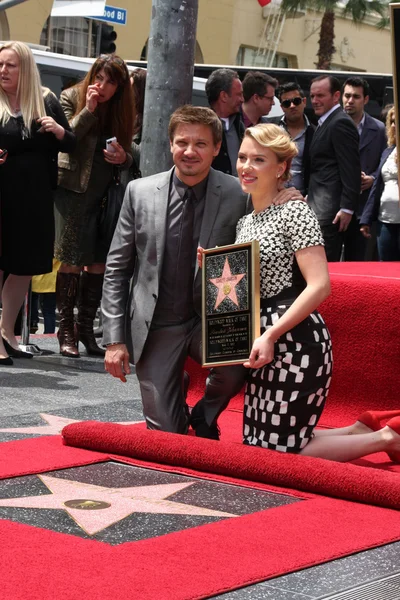 Jeremy Renner, Scarlett Johansson — Foto de Stock