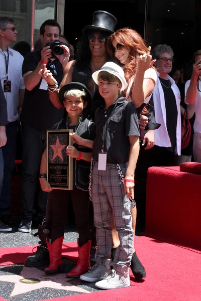 Slash, wife Perla and two sons — Stock Photo, Image