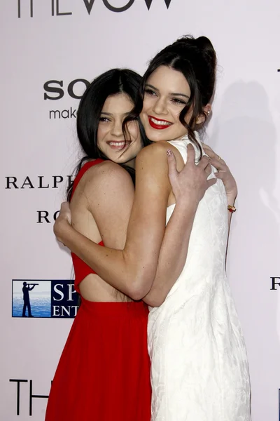 Kendall Jenner y Kylie Jenner — Foto de Stock