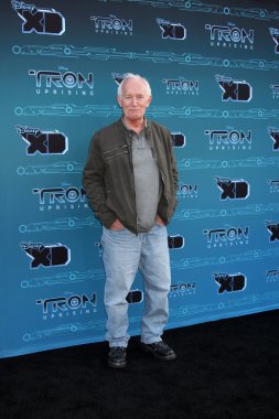 Lance Henriksen