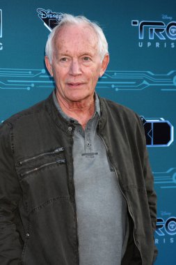 Lance Henriksen