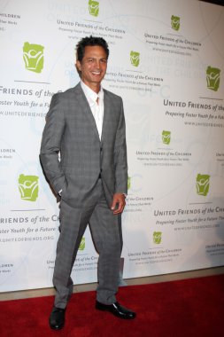 Benjamin Bratt