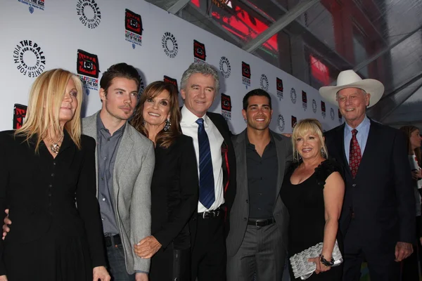 Joanna vanark, josh henderson, linda gray, patrrick duffy, jesse metcalfe, charlene tilton, larry hagman — Zdjęcie stockowe