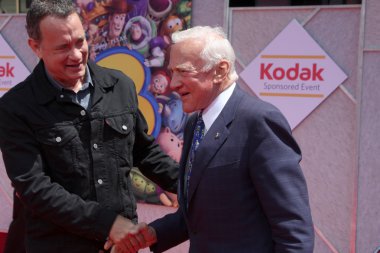 Tom Hanks ve Buzz Aldrin