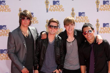 James Maslow, Logan Henderson, Kendall Schmidt, Carlos Pena