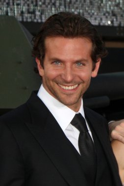 Bradley Cooper, Jessica Biel, Liam Neeson, Sharlto Copley, Quint