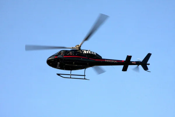 A-Team Helicopter does a fly by over the arrival line — Stock Photo, Image