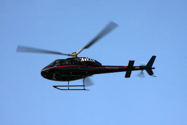 A-Team helikopter czy latać ponad linią przyjazdu — Zdjęcie stockowe