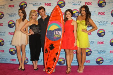 Troian Bellisario, Ashley Benson, Ian Harding, Lucy Hale, Shay Mitchell clipart