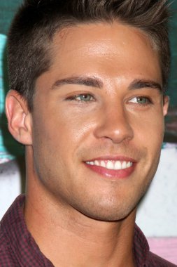 Dean Geyer