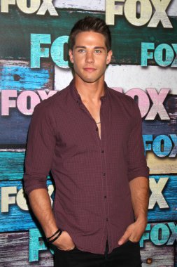 Dean Geyer