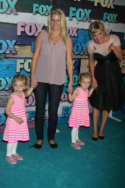 Martha Plimpton, with Cregut Twins and their mother — Stock Photo, Image