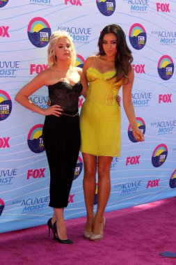 Ashley Benson, Shay Mitchell