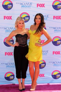 Ashley Benson, Shay Mitchell