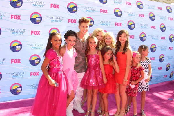 Dance Moms Cast with Justin Bieber — Stock Photo, Image