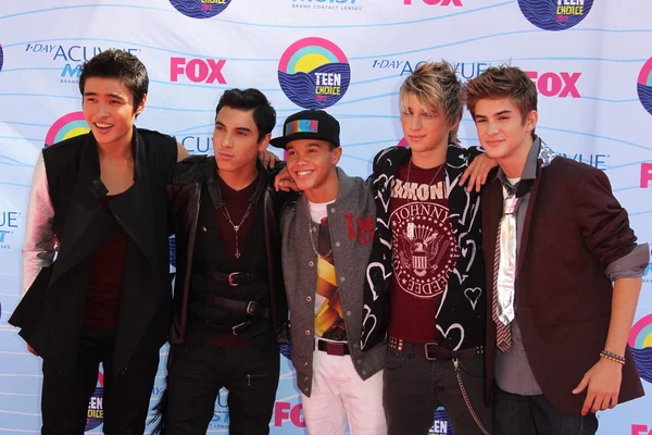 IM5 chegando ao 2012 Teen Choice Awards — Fotografia de Stock