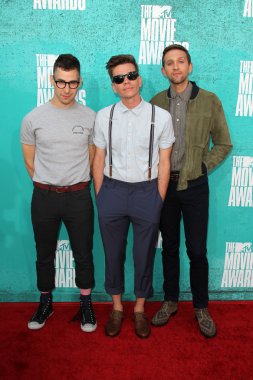 Jack antonoff, nate ruess ve andrew dalga dost