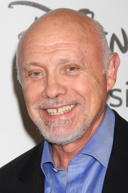 Hector Elizondo