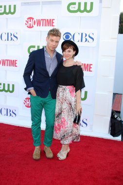 Barrett Foa, Renée Felice Smith