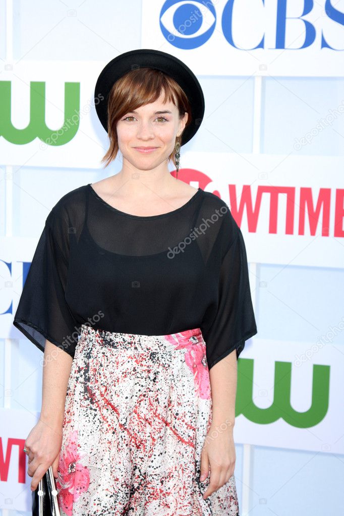 Renée Felice Smith – Stock Editorial Photo © Jean_Nelson #11945475