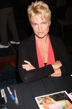 Erika Eleniak