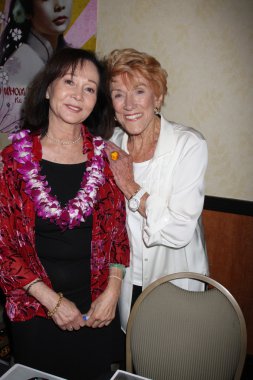 Nancy Kwan, Jeanne Cooper