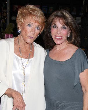 Jeanne Cooper, Kate Linder