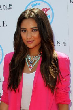 Shay mitchell