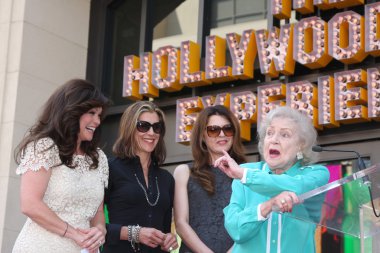 Valerie bertinelli, betty beyaz, wendie malick, jane leeves