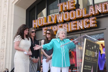 Valerie bertinelli, betty beyaz, wendie malick, jane leeves