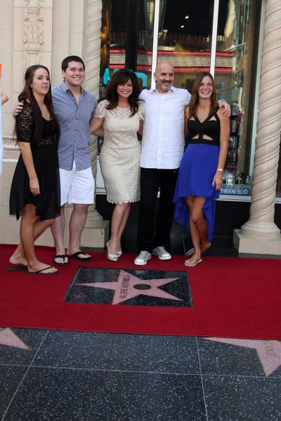 Valerie Bertinelli, Son Wolfgang Van Halen, and husband and his childrens — Stock Photo, Image