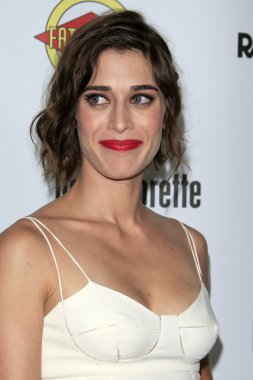 Lizzy Caplan