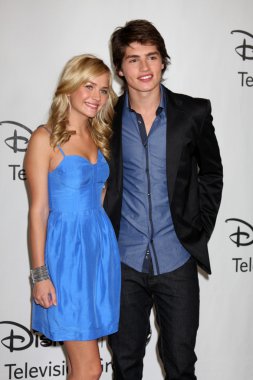 Britt robertson ve gregg sulkin