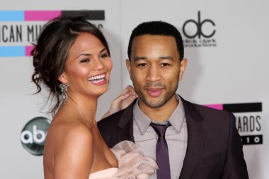 Christine teigen ve john legend