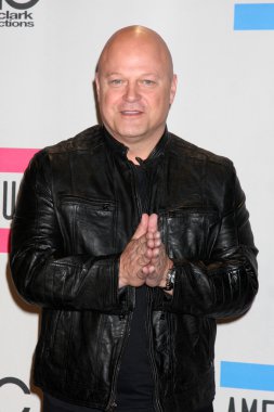 Michael Chiklis