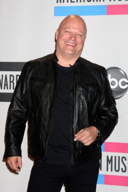 Michael Chiklis