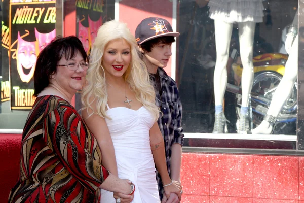 Mom Shelly Loraine Fidler, Christina Aguilera, brother Michael — Stock Photo, Image