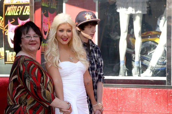 Mamá Shelly Loraine Fidler, Christina Aguilera, hermano Michael — Foto de Stock