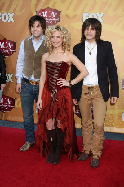 De band perry (neil perry, kimberly perry, reid perry) — Stockfoto