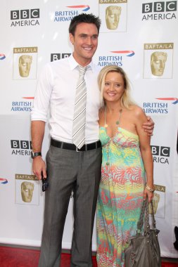 Owain yeoman ve lucy davis