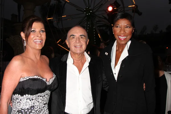 Linell, Robert Shapiro and Natalie Cole attends The Brent Shapiro Foundation For Alcohol and Drug Awareness Summer Spectacular 2010 Event — Stock Photo, Image