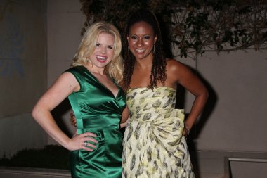 Megan hilty ve tracie devedikeninden