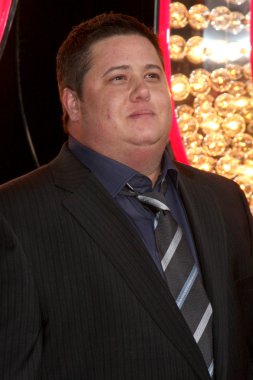 Chaz Bono (takım elbiseli)