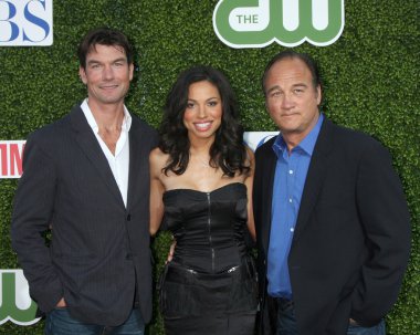 Jerry o'connell, jurnee smollett ve jim belushi