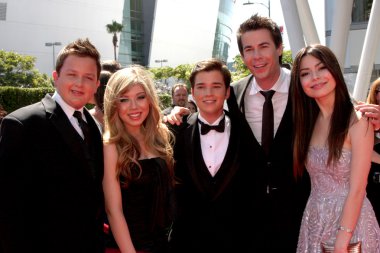 Jennette McCurdy, Miranda Cosgrove and cast of ICarly clipart