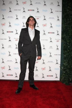 R J Mitte